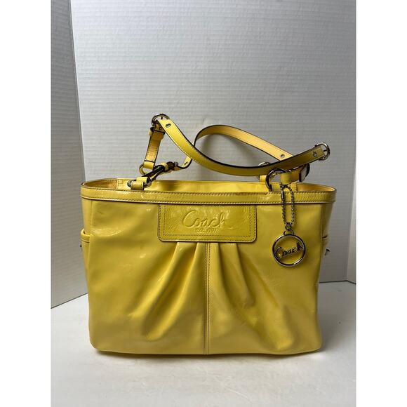 Coach Yellow Pleated Patent Leather Gallery
Tote Hand/Shoulder Bag A1026-F13761 - Picture 1 of 15